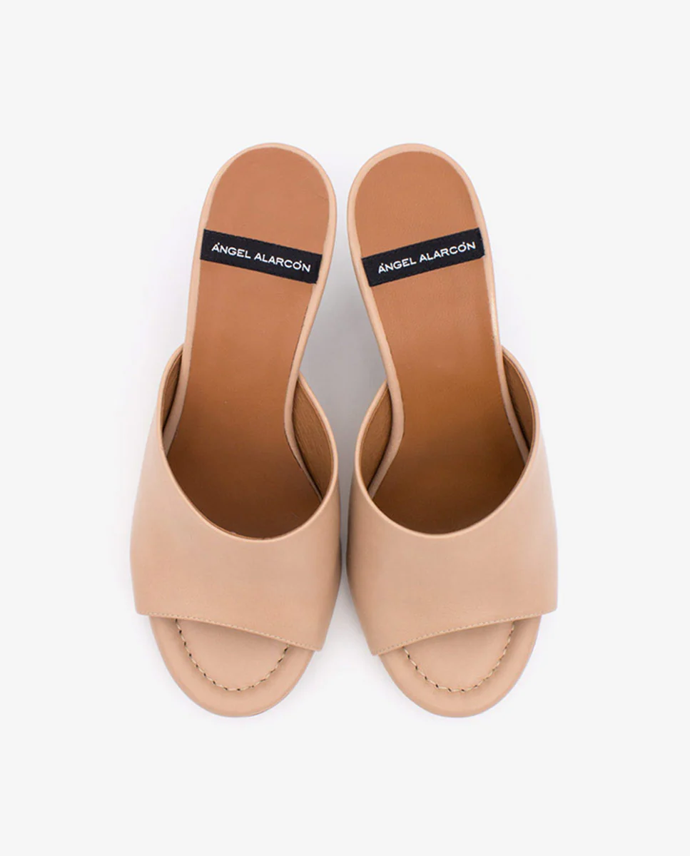 KADY – Mule de piel con cuña de print madera brillante - Image 9