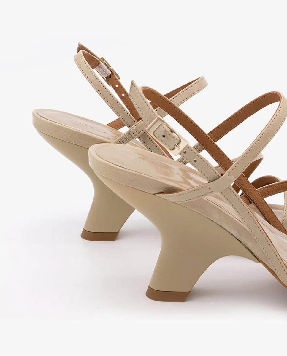 KARAN – Sandalia de tiras de piel texturizada con tacón de diseño - Image 16