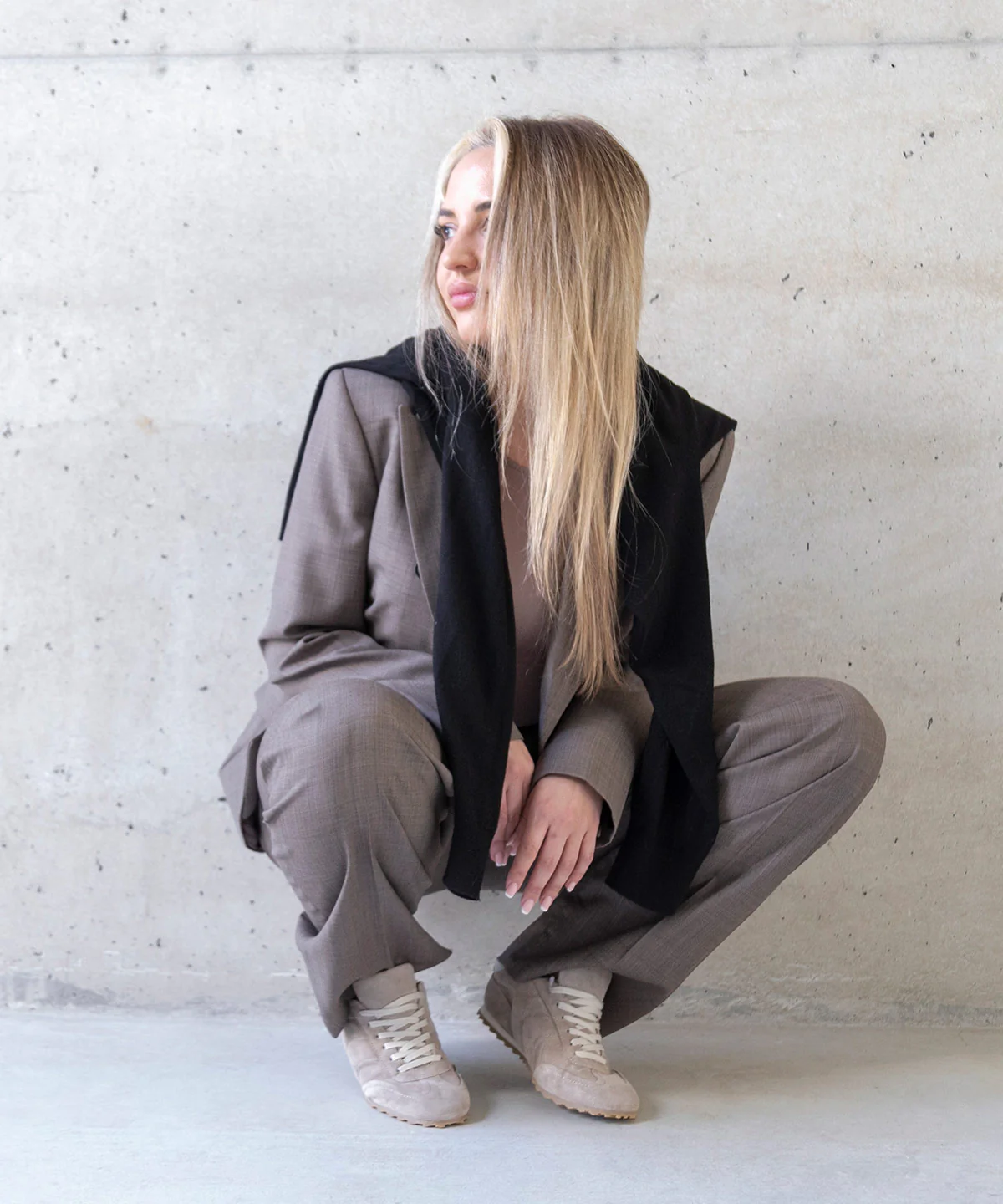 KESIA - Sneakers de mujer cómodos y elegantes de serraje - Image 4