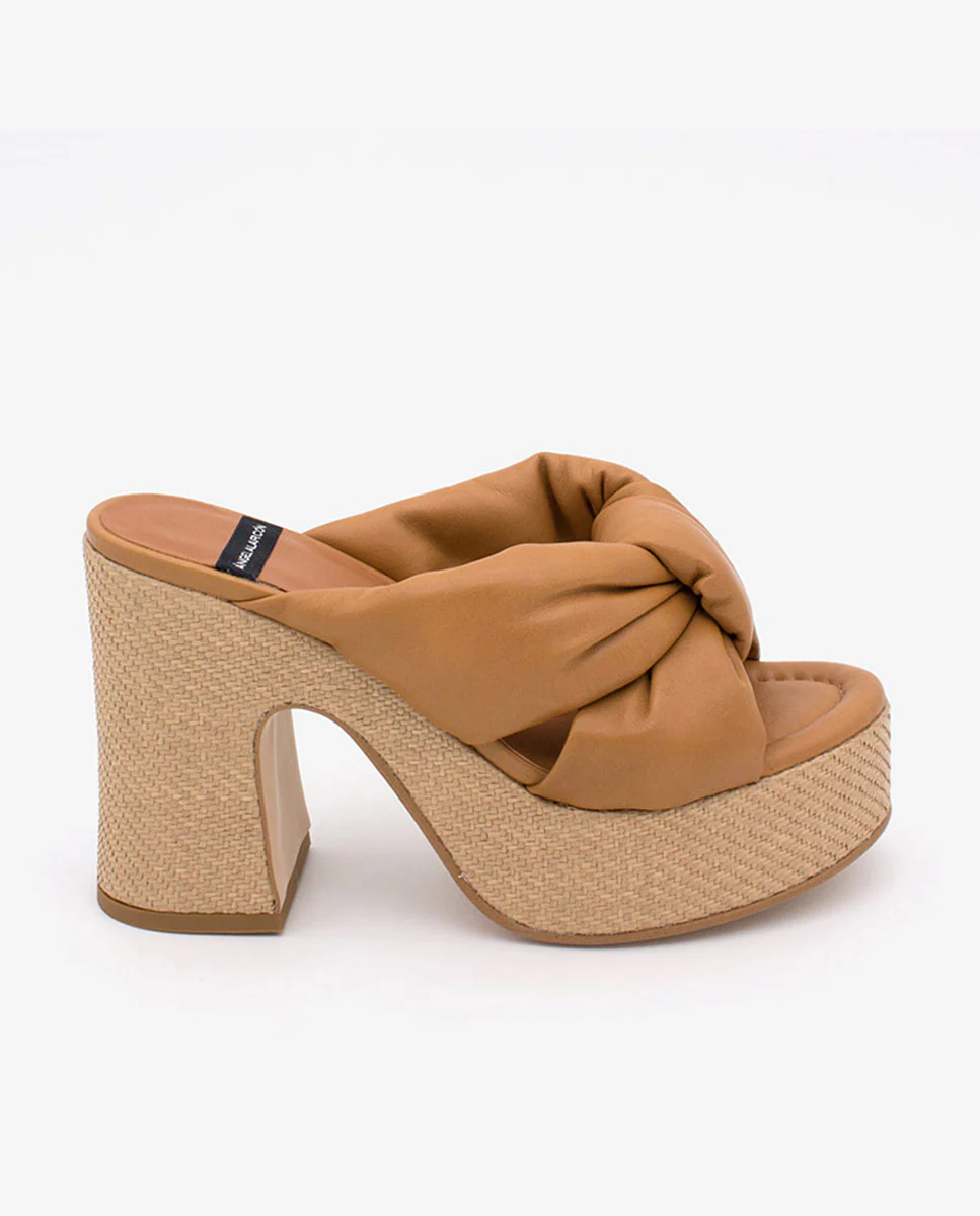 KIMM – Mule de piel acolchada con tacón y plataforma de rafia - Image 17