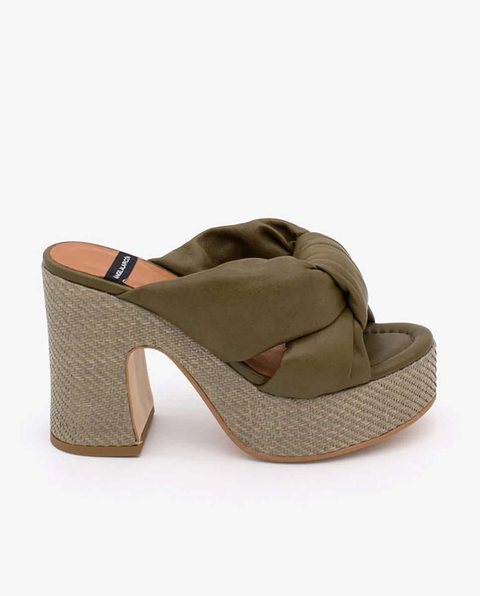 KIMM – Mule de piel acolchada con tacón y plataforma de rafia - Image 18