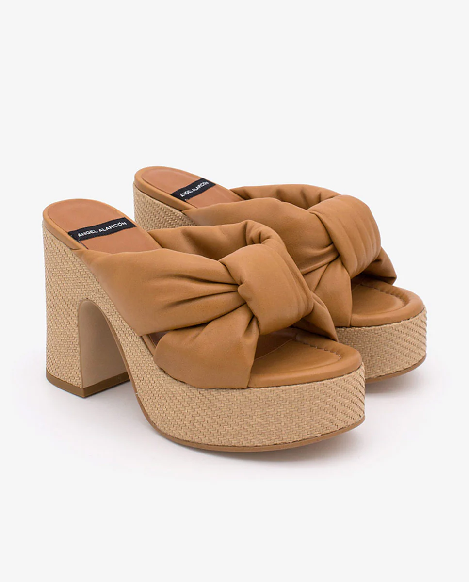 KIMM – Mule de piel acolchada con tacón y plataforma de rafia - Image 3