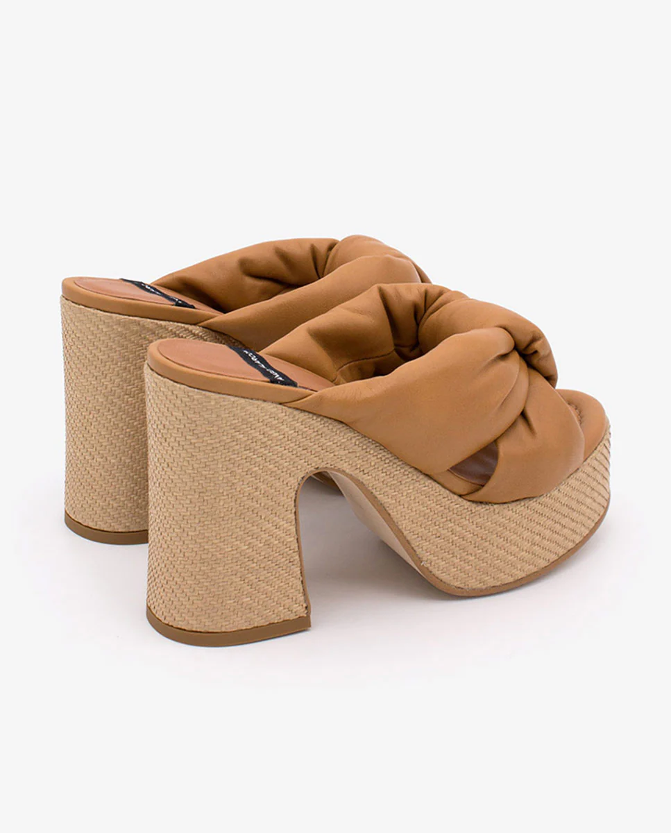 KIMM – Mule de piel acolchada con tacón y plataforma de rafia - Image 5