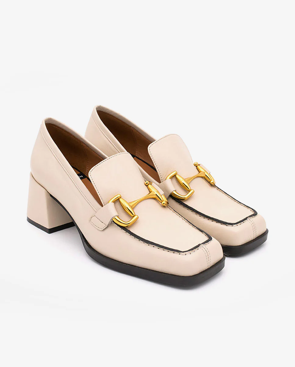 KISKI – Mocasín de piel con tacón ancho y adorno metálico - Image 3