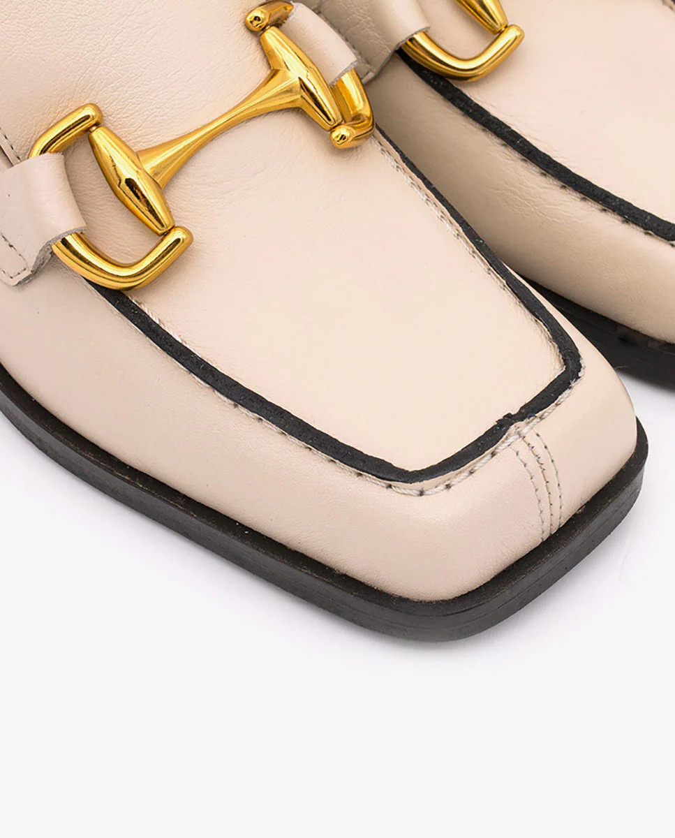 KISKI – Mocasín de piel con tacón ancho y adorno metálico - Image 5