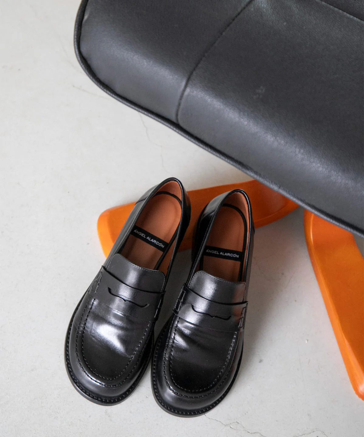 LOUISA – Mocasín de mujer con antifaz en piel con brillo - Image 4