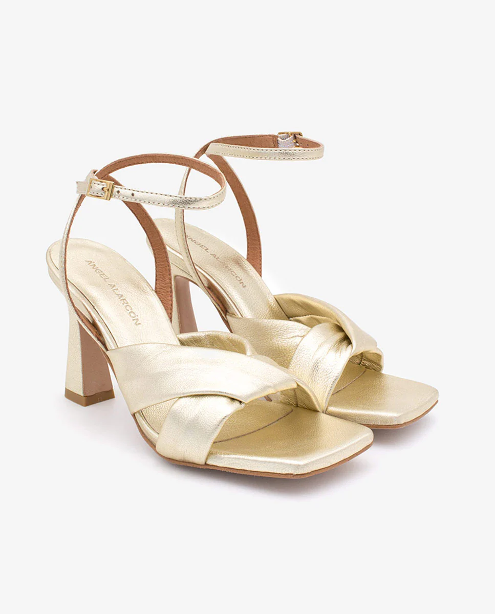 MAELLE – Sandalia con pala cruzada y tacón alto en piel metalizada - Image 12