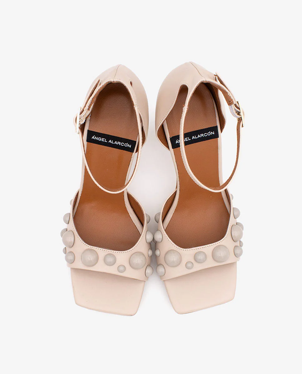 MARGAUX – Sandalia con pulsera y pala adornada con semiesferas en piel - Image 15