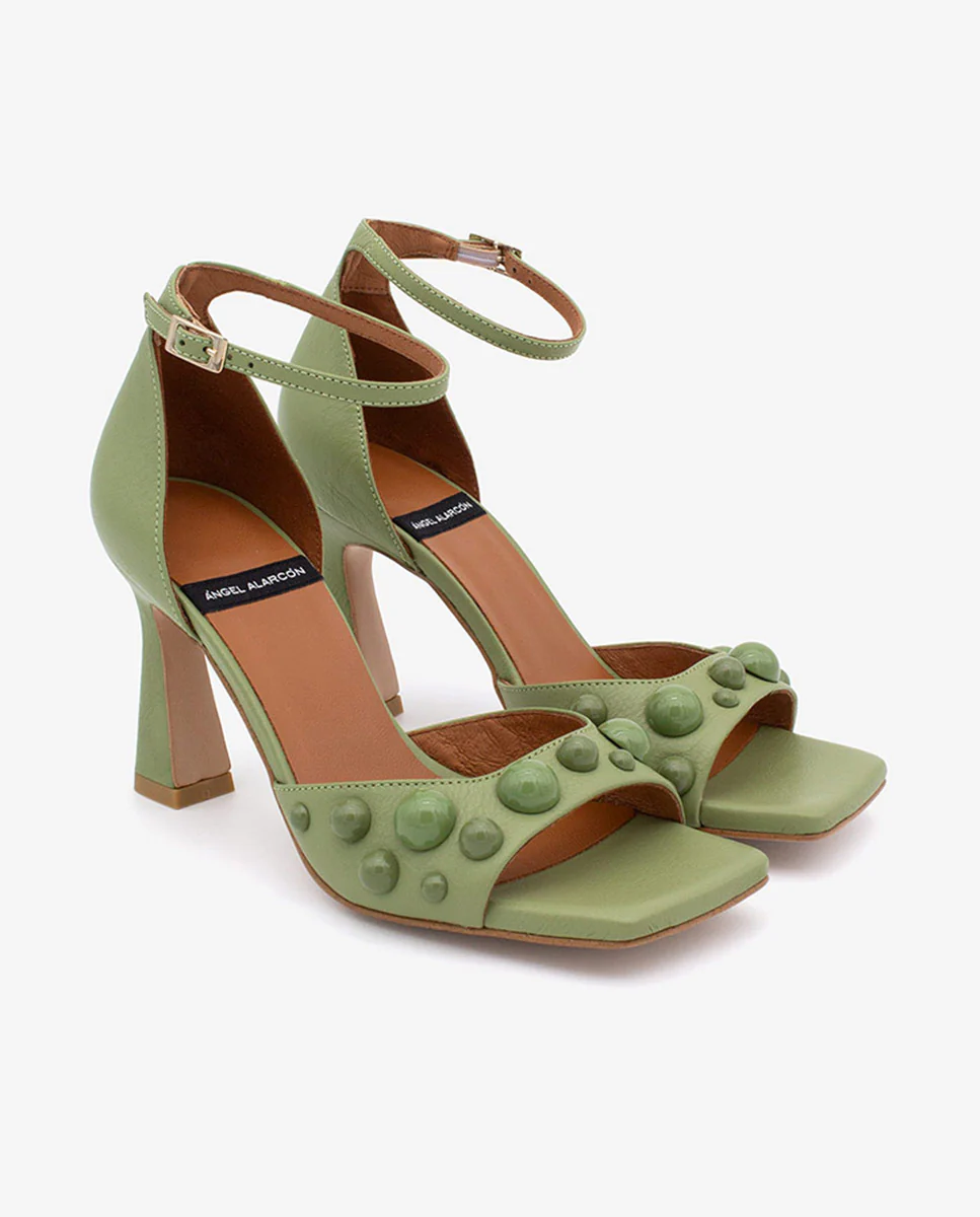 MARGAUX – Sandalia con pulsera y pala adornada con semiesferas en piel - Image 20