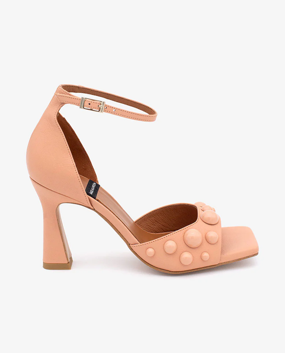 MARGAUX – Sandalia con pulsera y pala adornada con semiesferas en piel - Image 5