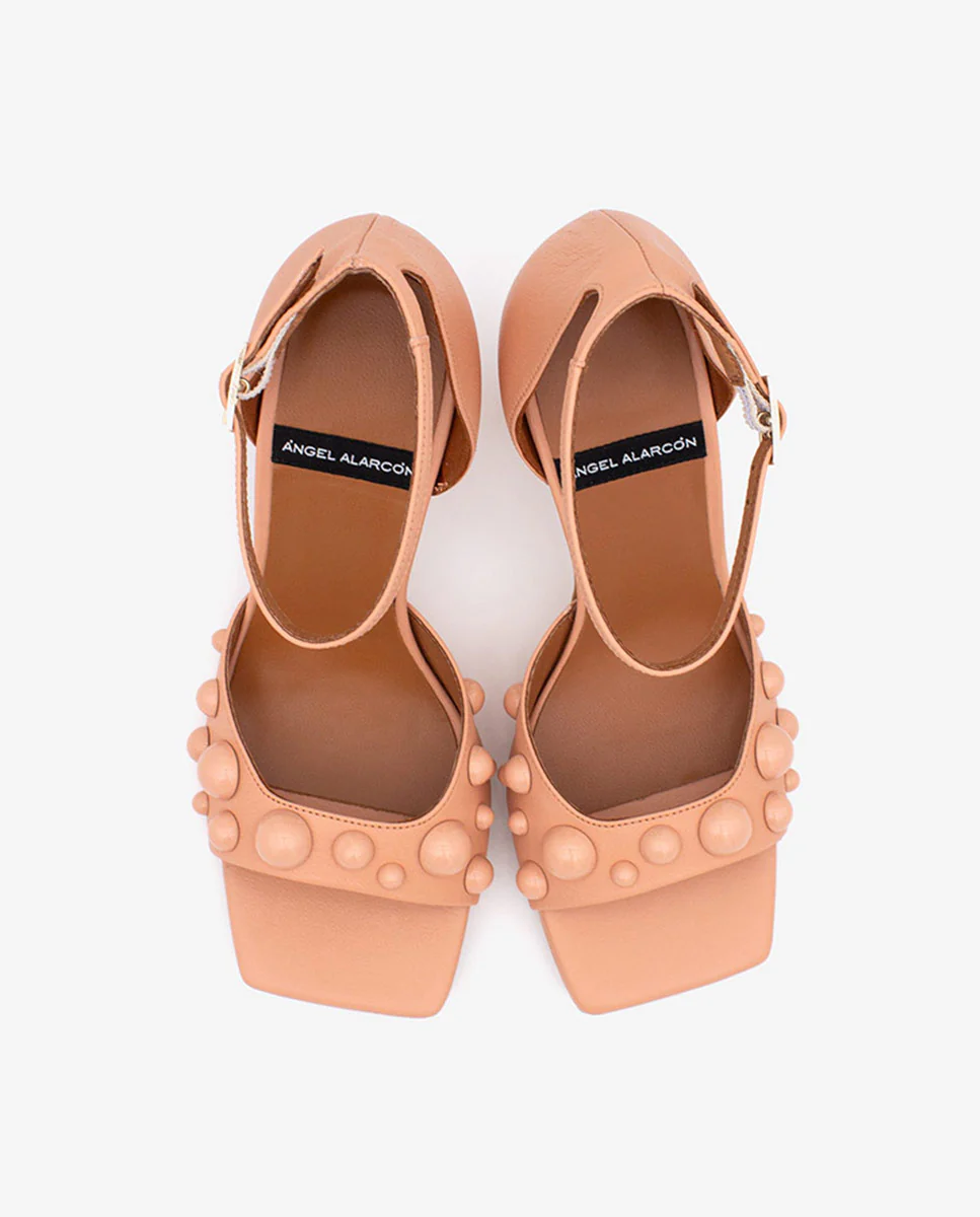 MARGAUX – Sandalia con pulsera y pala adornada con semiesferas en piel - Image 8