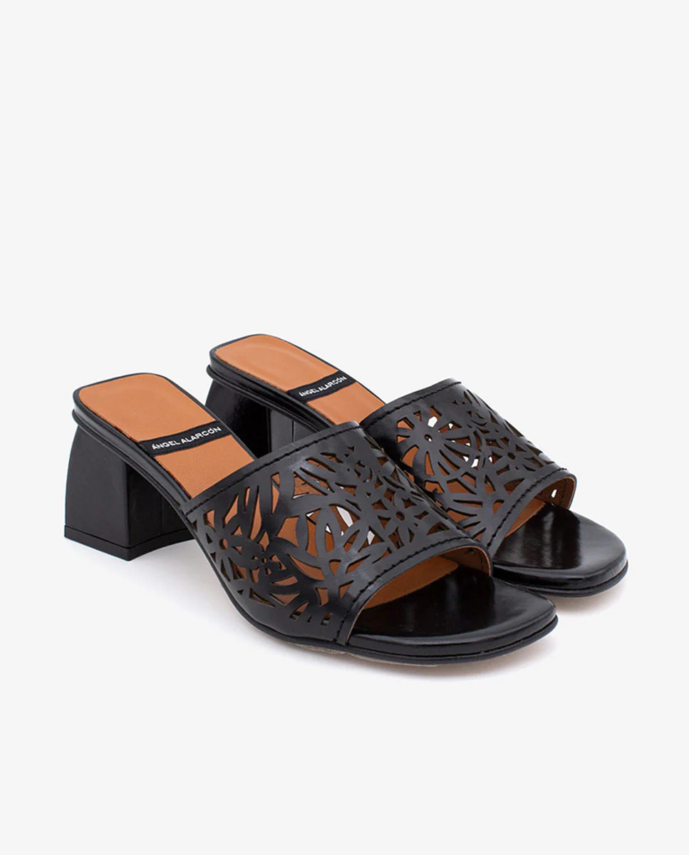 MARGUERITE  - Mule de pala troquelada con tacón ancho en piel brillante - Image 13
