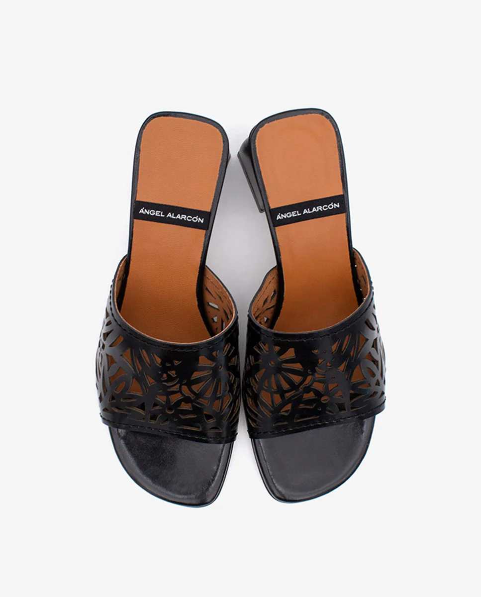 MARGUERITE  - Mule de pala troquelada con tacón ancho en piel brillante - Image 15