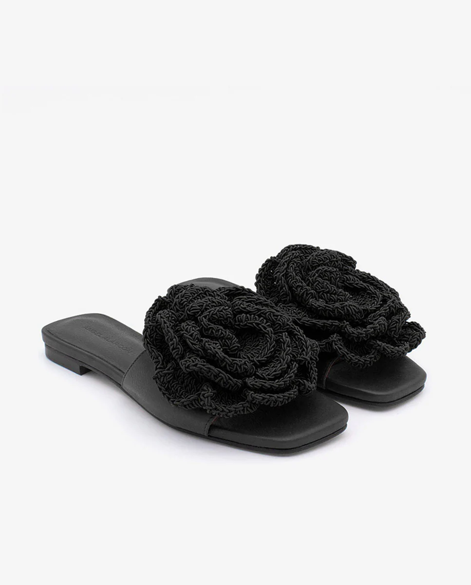NATHALIE – Sandalias planas con pala de piel y flor de crochet - Image 10