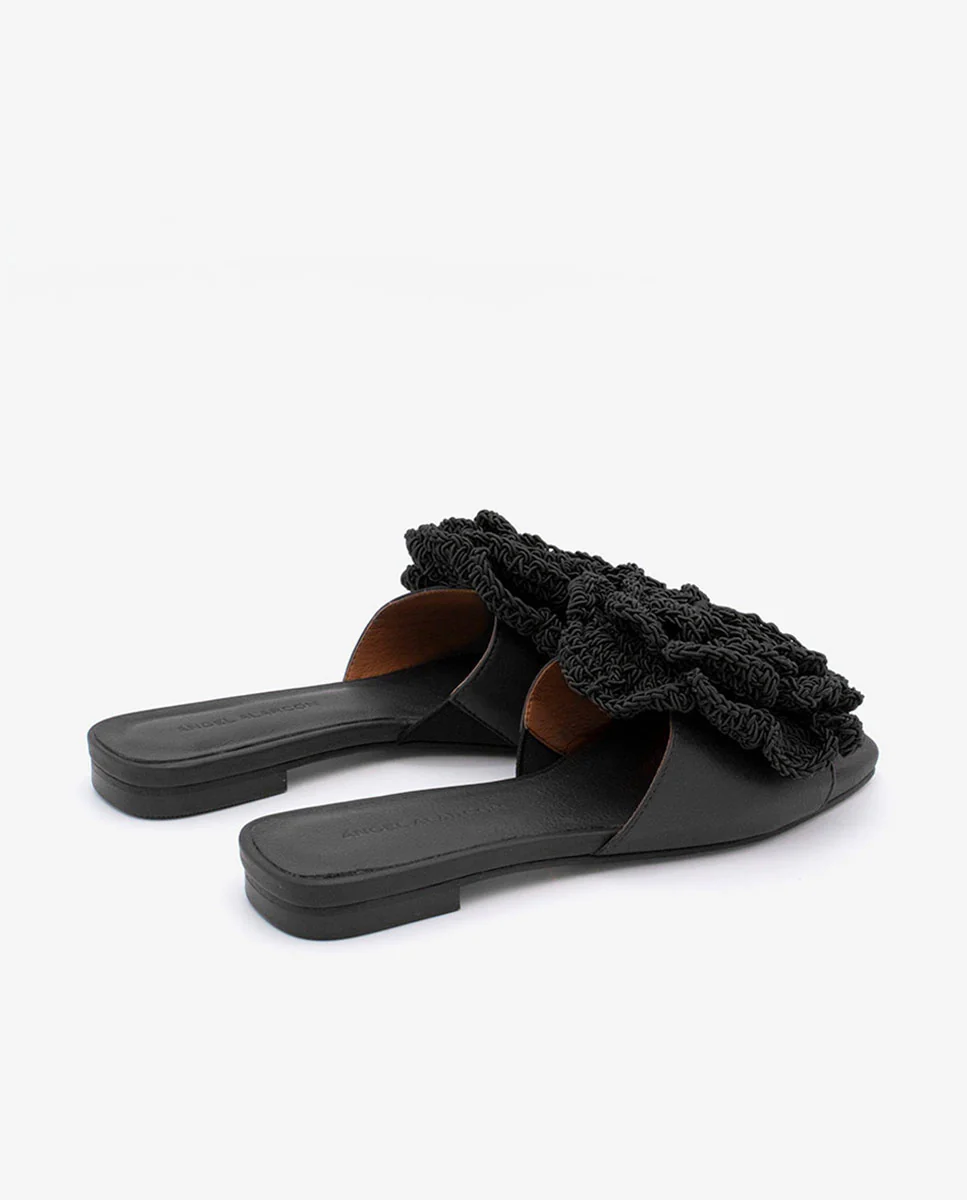 NATHALIE – Sandalias planas con pala de piel y flor de crochet - Image 12