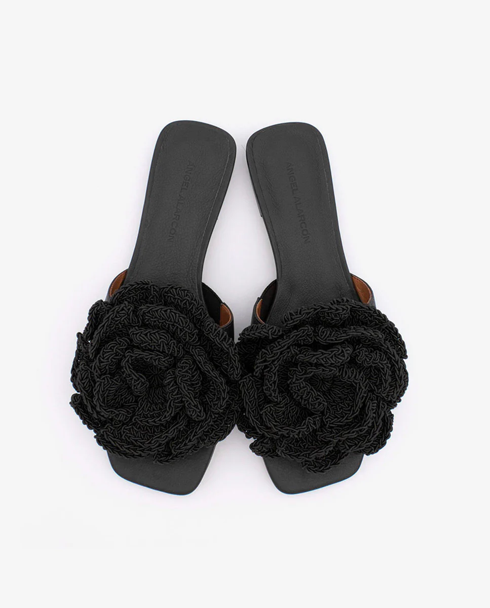 NATHALIE – Sandalias planas con pala de piel y flor de crochet - Image 13