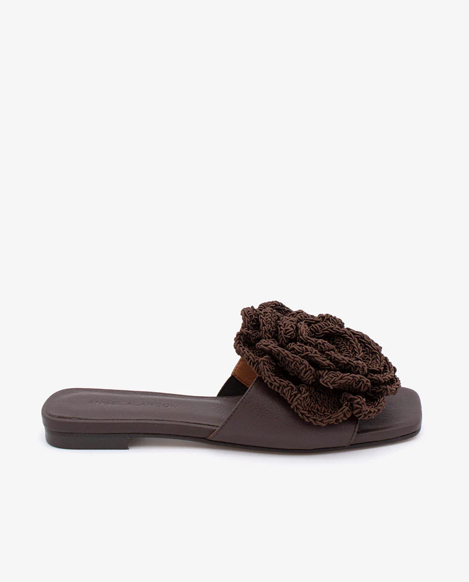 NATHALIE – Sandalias planas con pala de piel y flor de crochet - Image 15