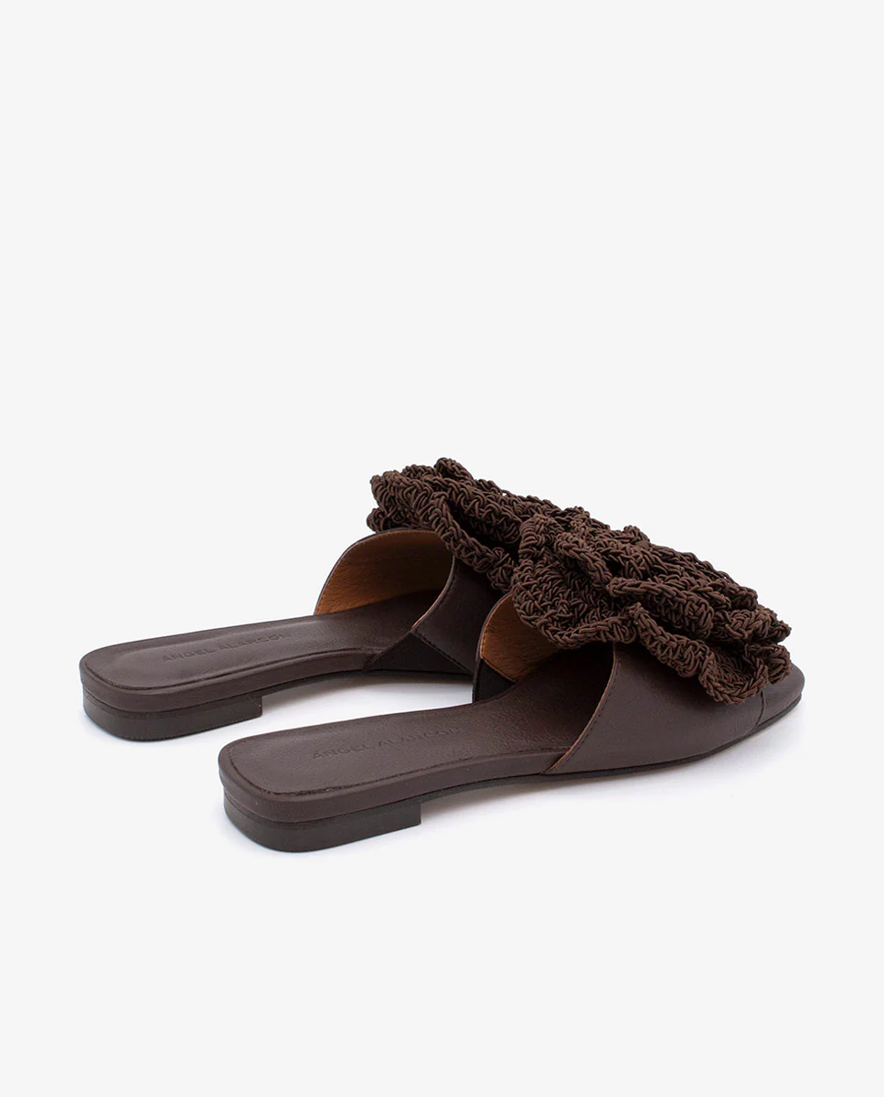NATHALIE – Sandalias planas con pala de piel y flor de crochet - Image 17