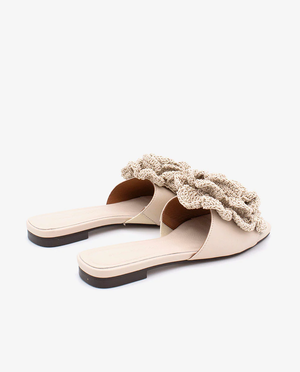 NATHALIE – Sandalias planas con pala de piel y flor de crochet - Image 5