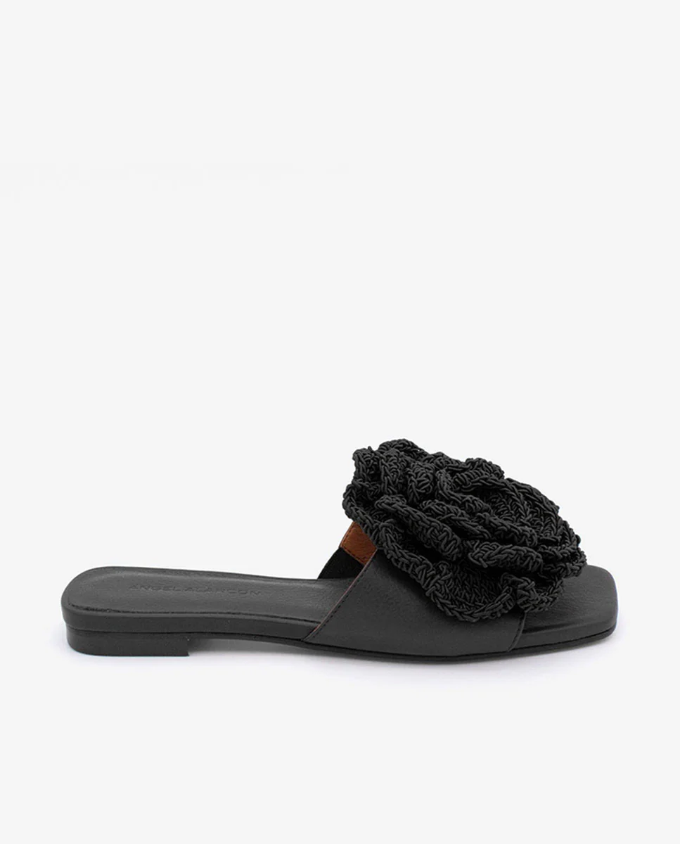 NATHALIE – Sandalias planas con pala de piel y flor de crochet - Image 8