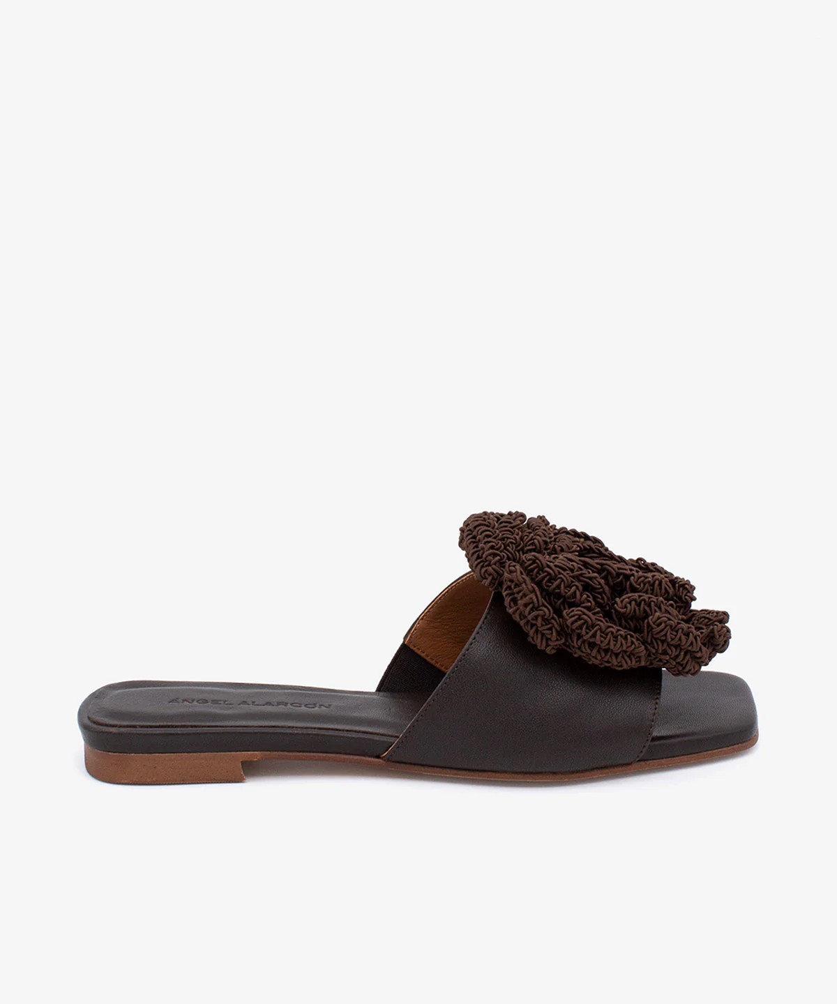 NATHALIE – Sandalias planas con pala de piel suave y flor de crochet