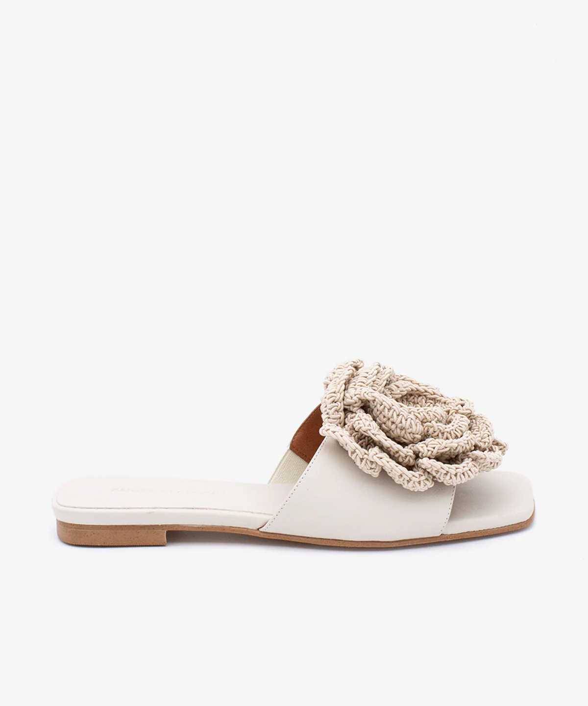 NATHALIE – Sandalias planas con pala de piel suave y flor de crochet - Image 6