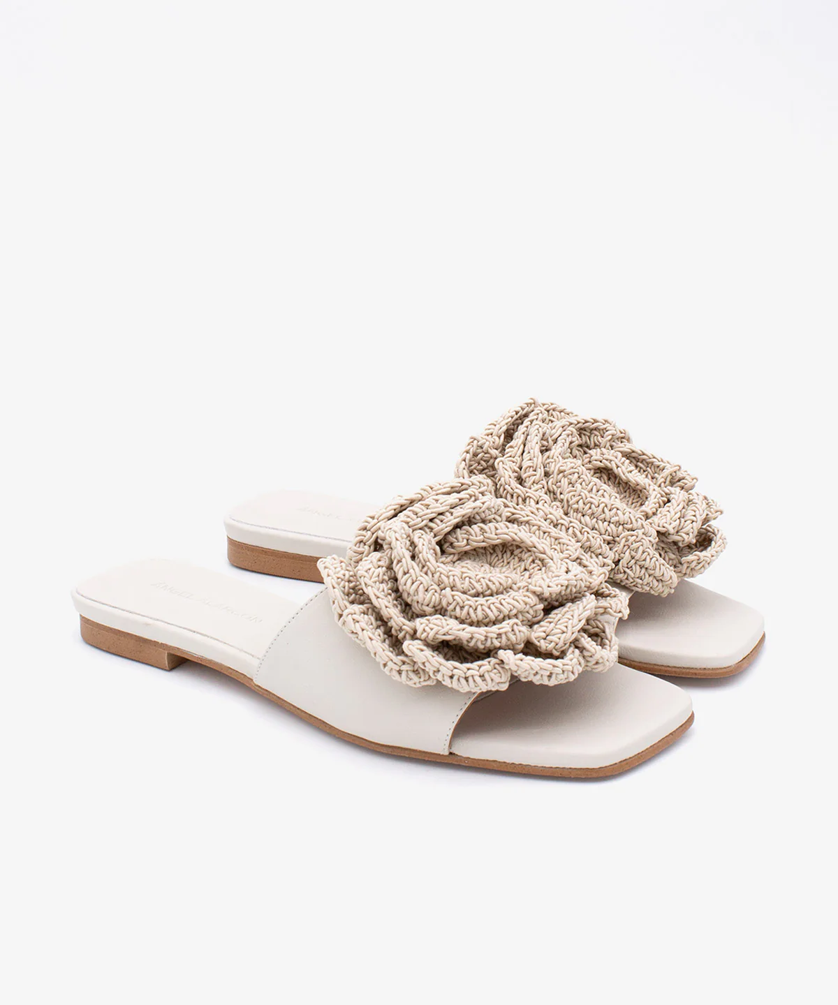 NATHALIE – Sandalias planas con pala de piel suave y flor de crochet - Image 7