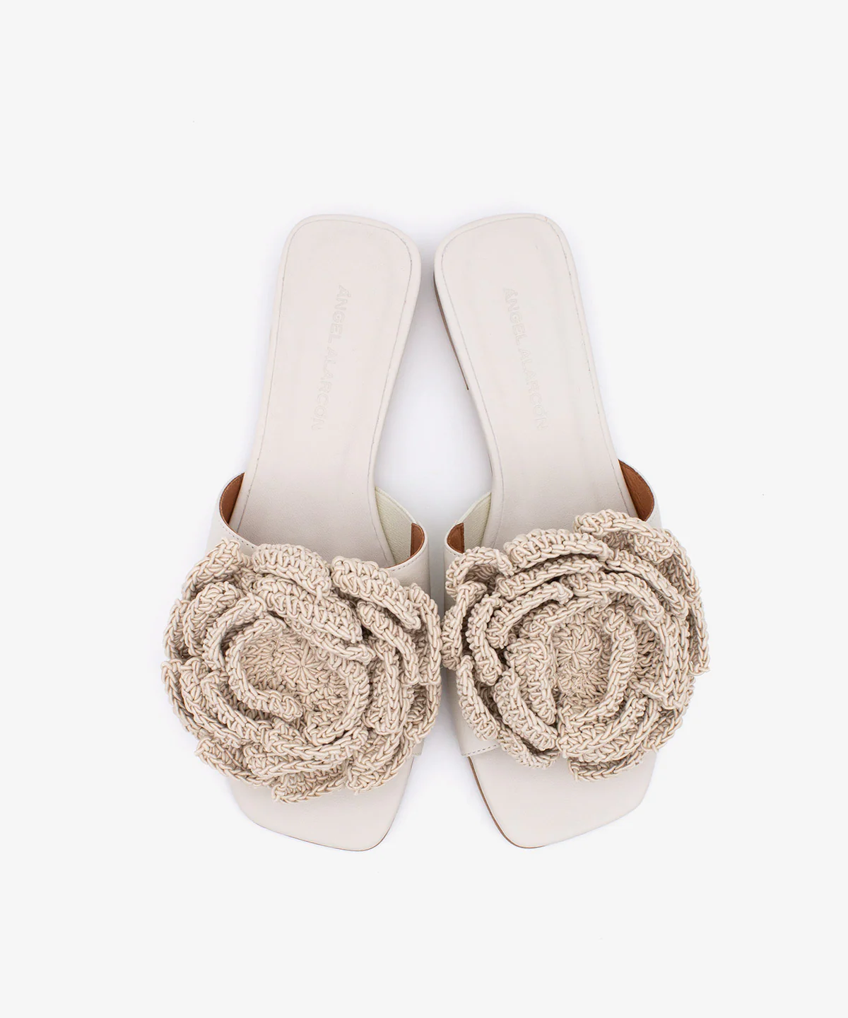 NATHALIE – Sandalias planas con pala de piel suave y flor de crochet - Image 9
