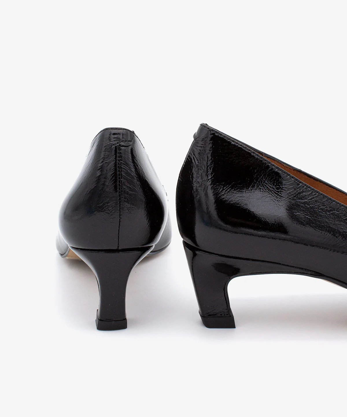 NELIE – Zapato de salón de corte mocasín con tacón mini y adorno metálico - Image 16