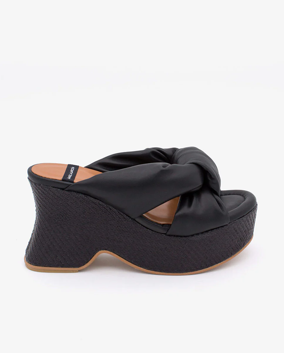 OLINDE – Mule de piel con tiras acolchadas y cuña de diseño - Image 10