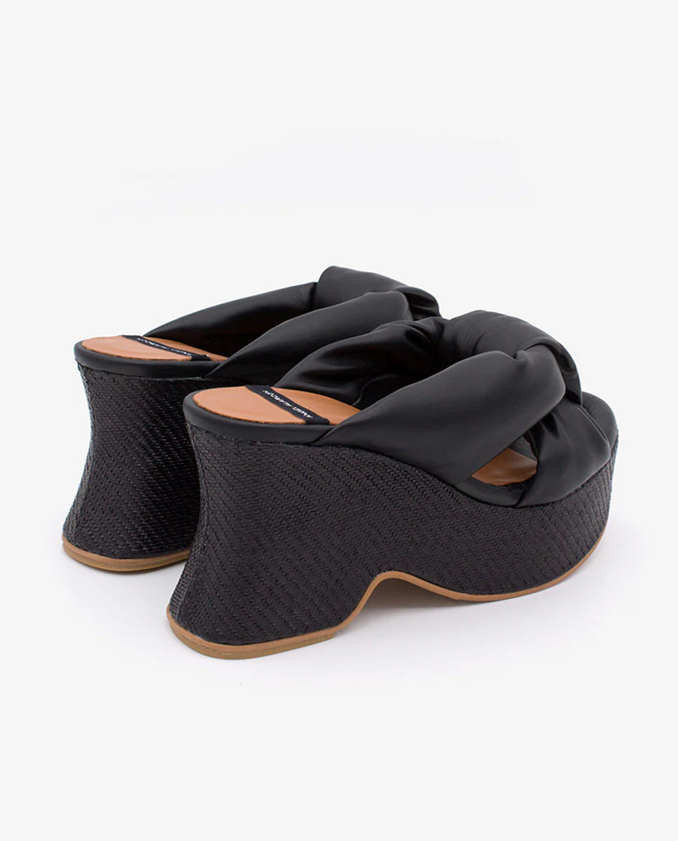 OLINDE – Mule de piel con tiras acolchadas y cuña de diseño - Image 12