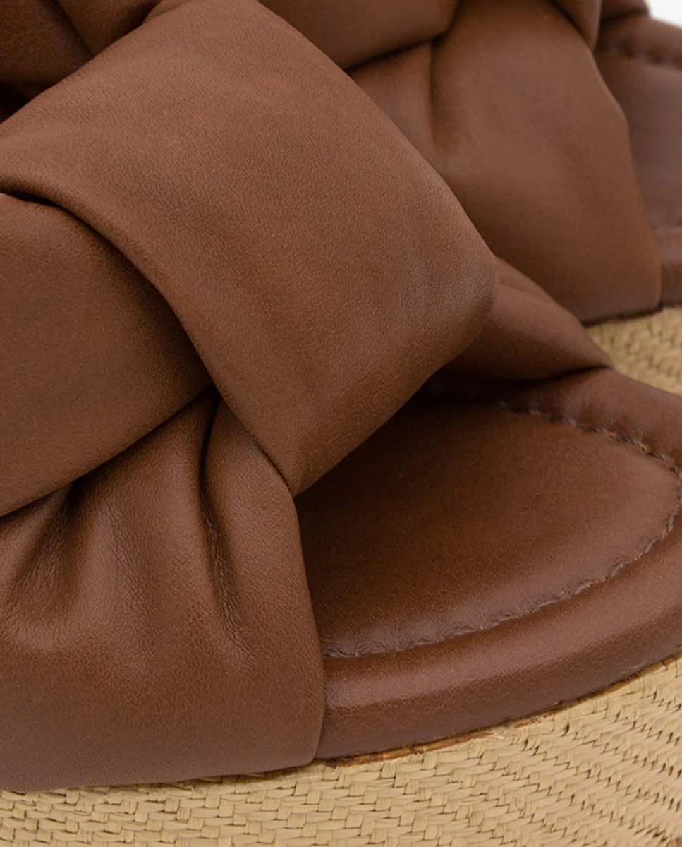 OLINDE – Mule de piel con tiras acolchadas y cuña de diseño - Image 4