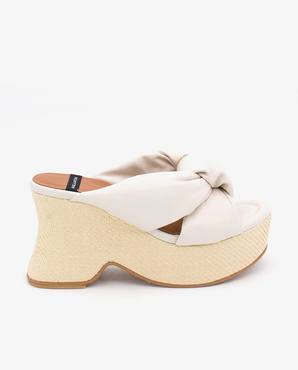 OLINDE – Mule de piel con tiras acolchadas y cuña de diseño - Image 5