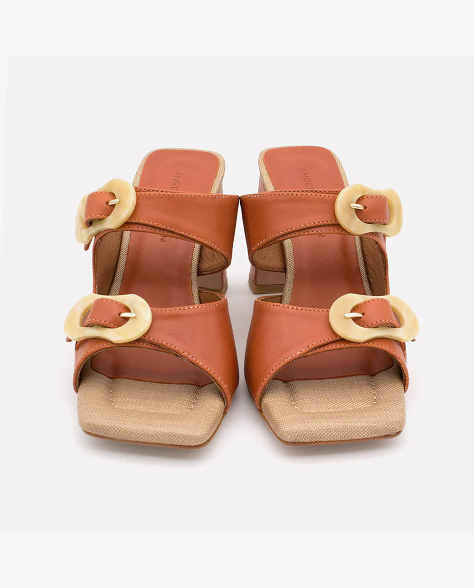 PALKE – Mule de tipo sandalia de piel con hebillas de carey y tacón alto - Image 12