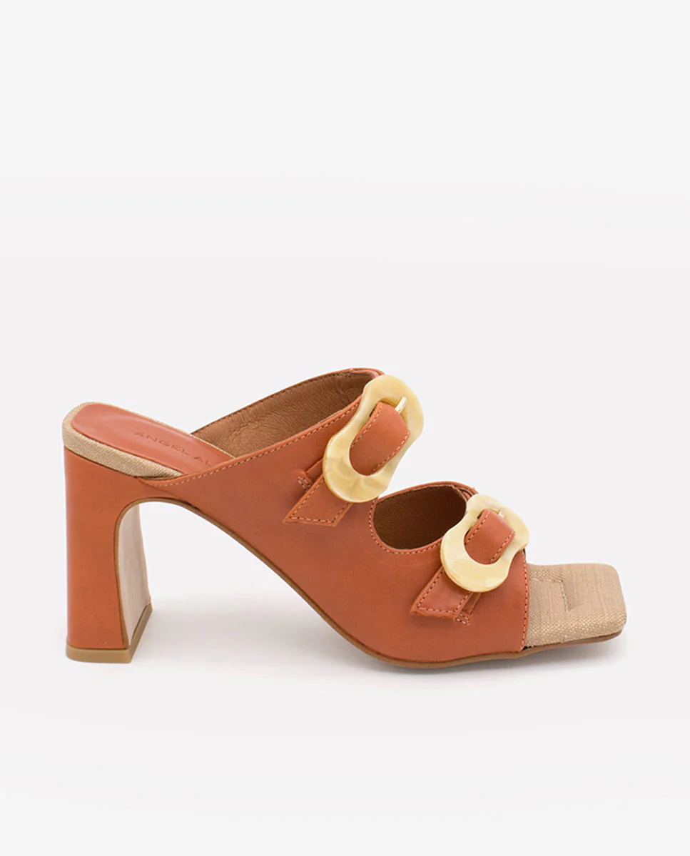 PALKE – Mule de tipo sandalia de piel con hebillas de carey y tacón alto - Image 14