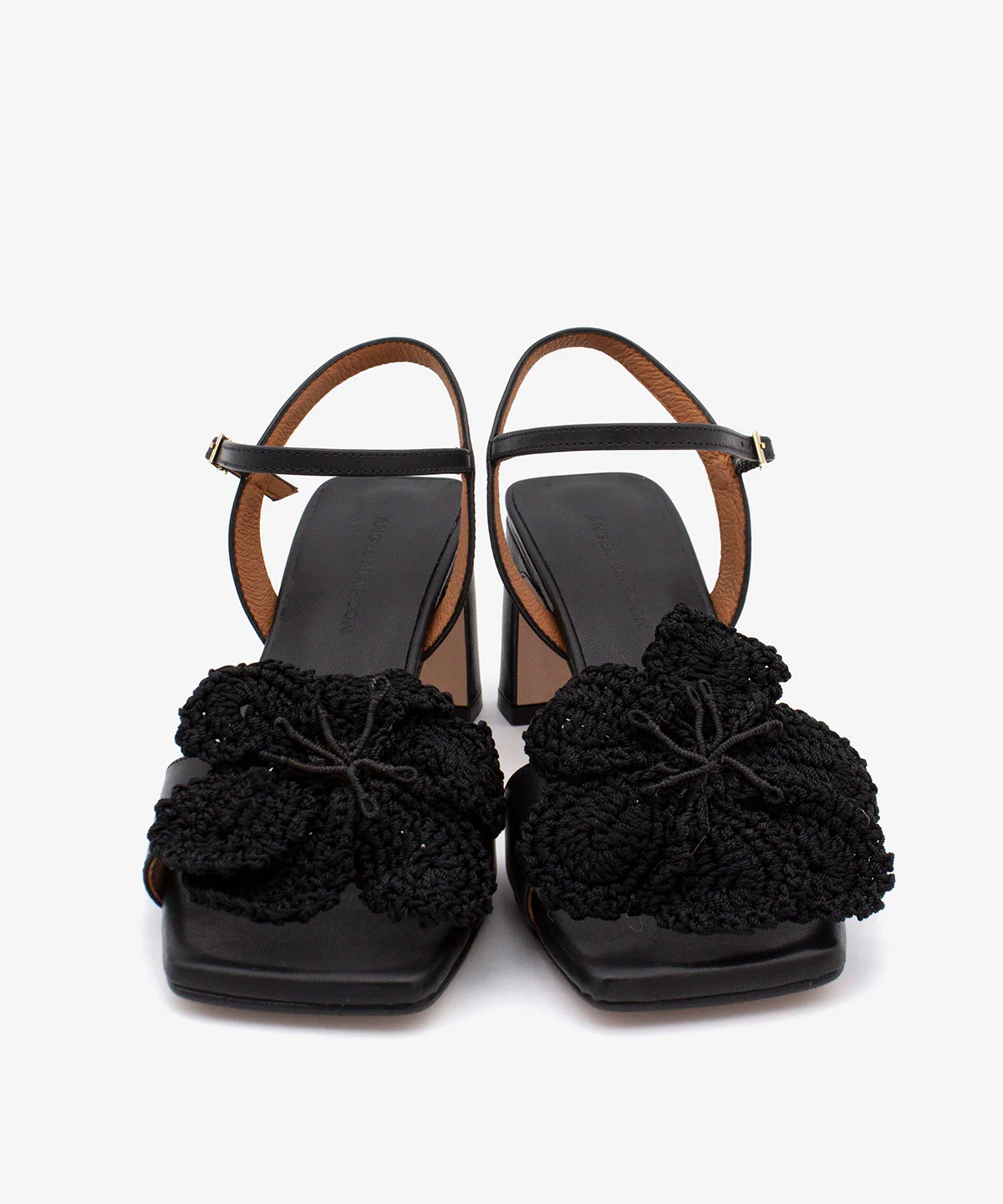 PALMA – Sandalia de tacón ancho con adorno de flor de crochet de piel suave - Image 5