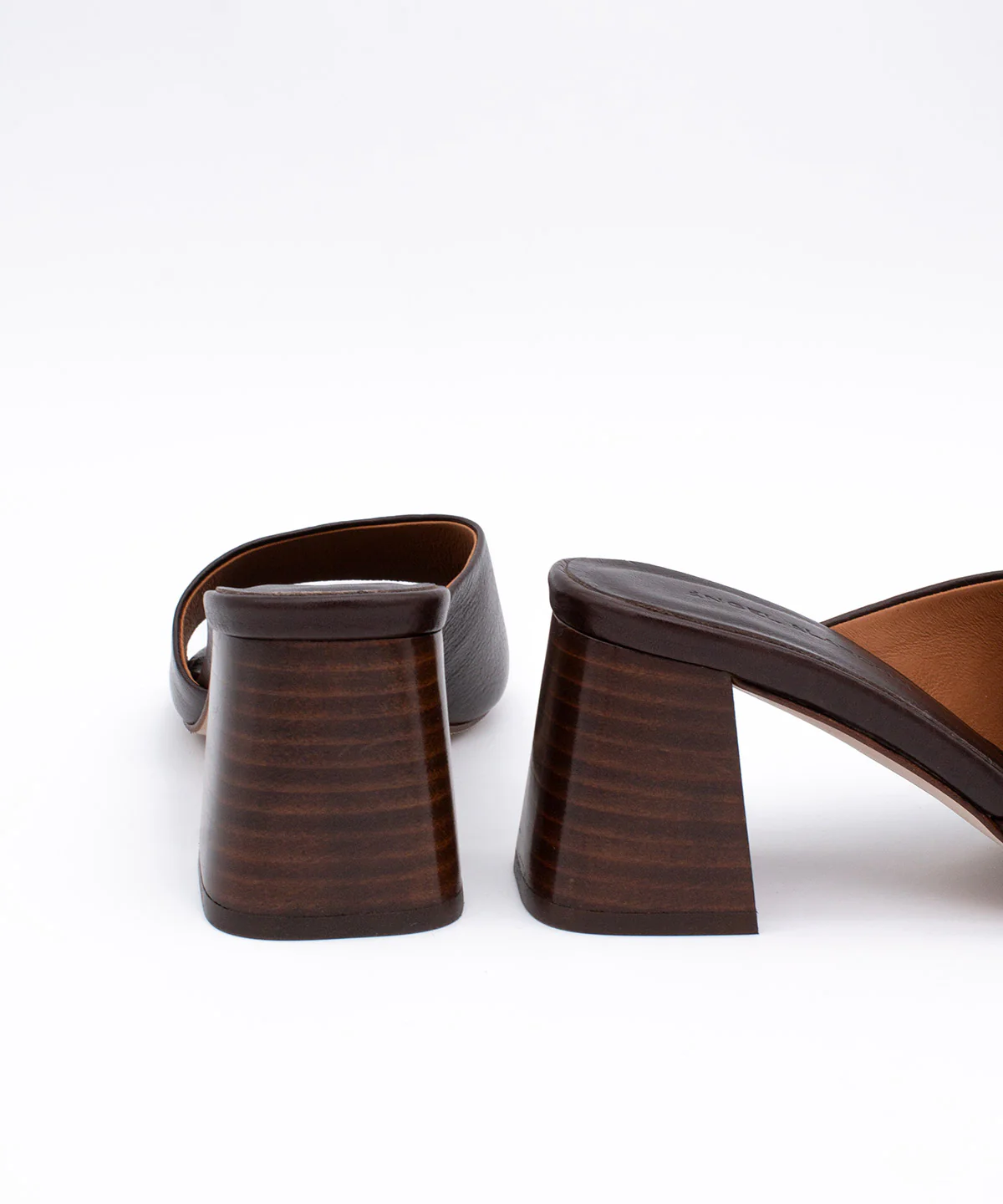 PATRIZIA – Mule de piel natura con tacón alto ancho efecto madera - Image 10