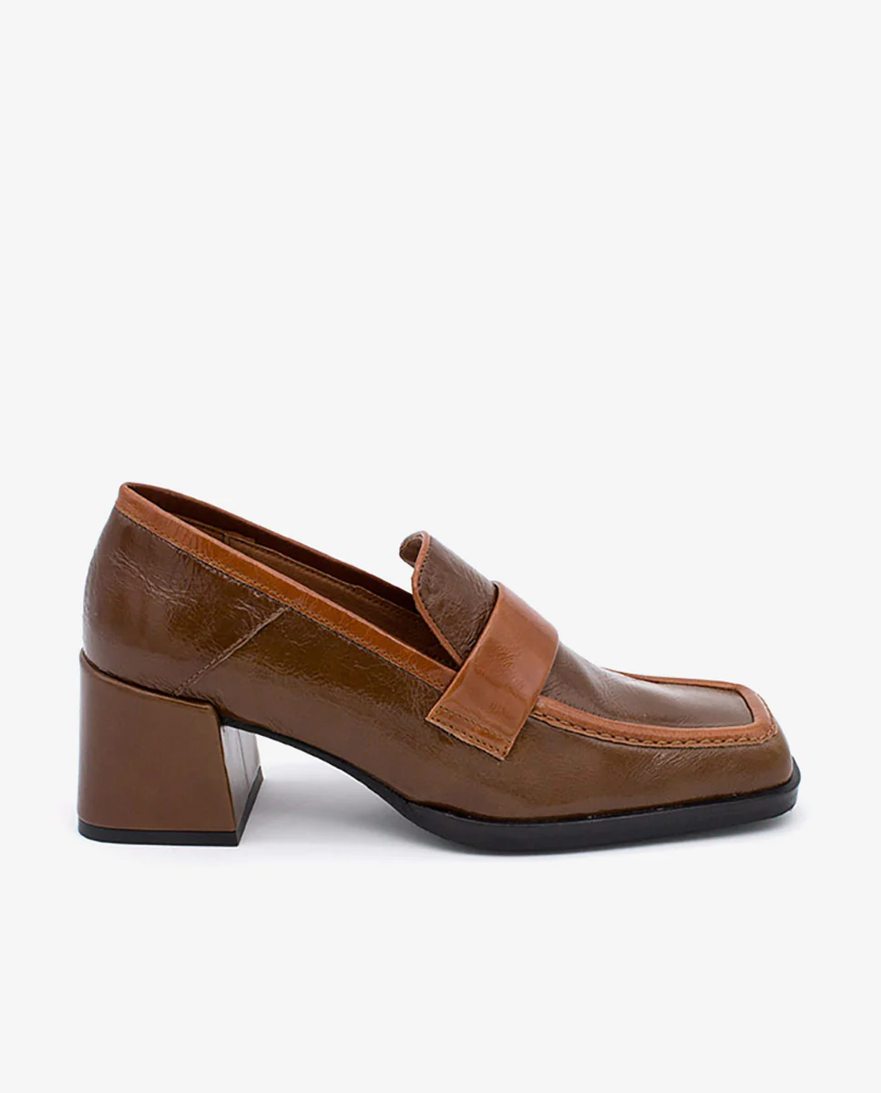 PEGGY – Mocasín de piel brillante duotono con tacón ancho