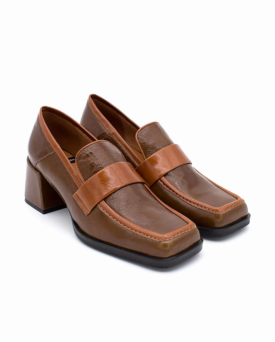 PEGGY – Mocasín de piel brillante duotono con tacón ancho - Image 2
