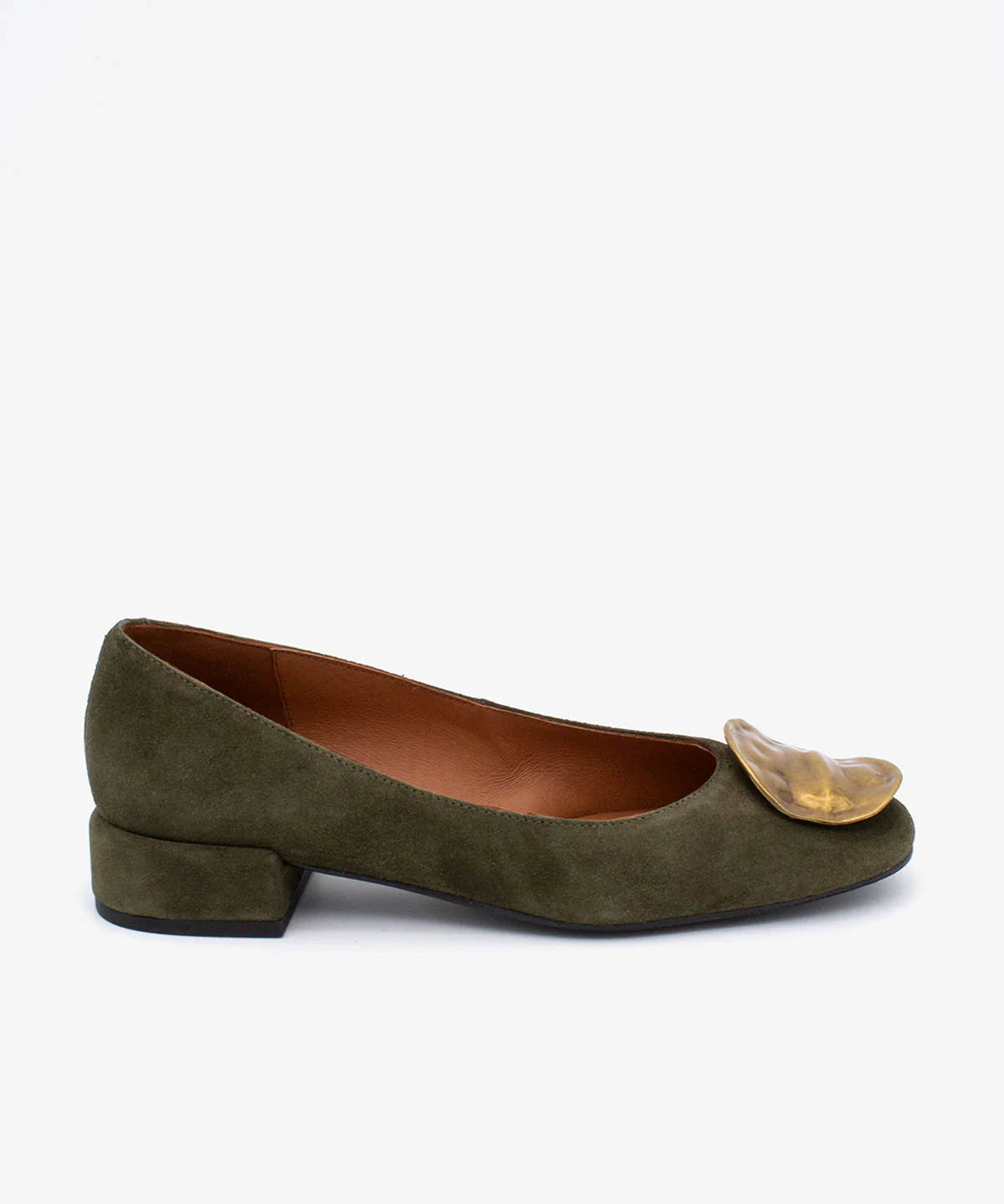 PERLE – Bailarina de piel con punta redonda y adorno de chapa dorado - Image 12