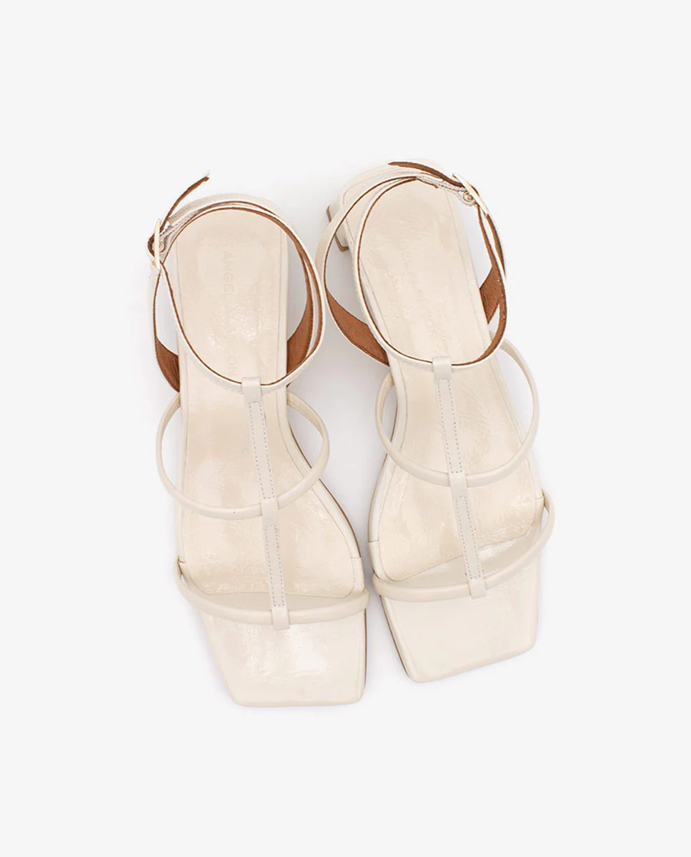 RACHEL – Sandalia de tiras t-strap con tacón bajo en piel brillante texturizada - Image 11