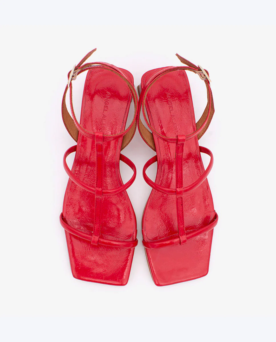 RACHEL – Sandalia de tiras t-strap con tacón bajo en piel brillante texturizada - Image 6