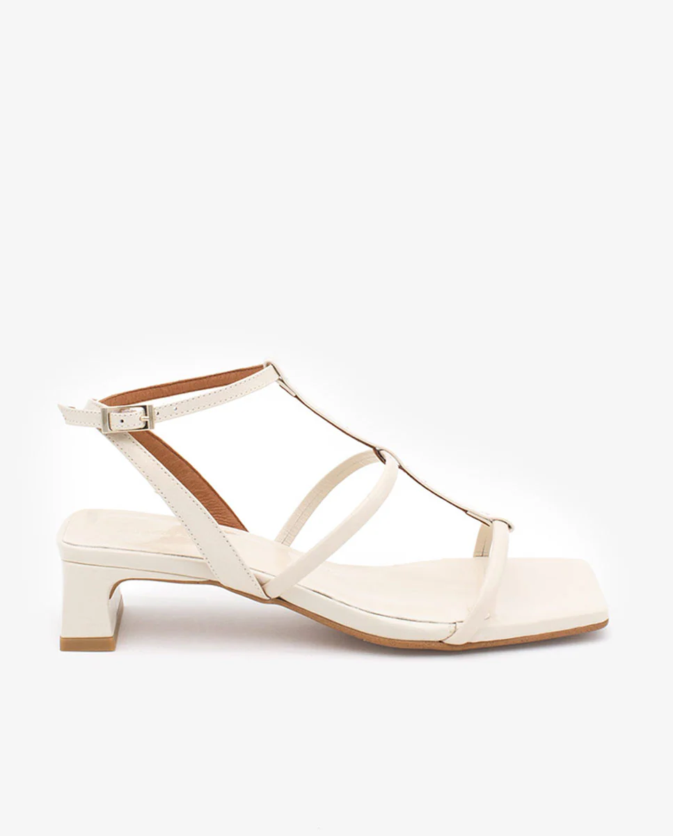 RACHEL – Sandalia de tiras t-strap con tacón bajo en piel brillante texturizada - Image 8