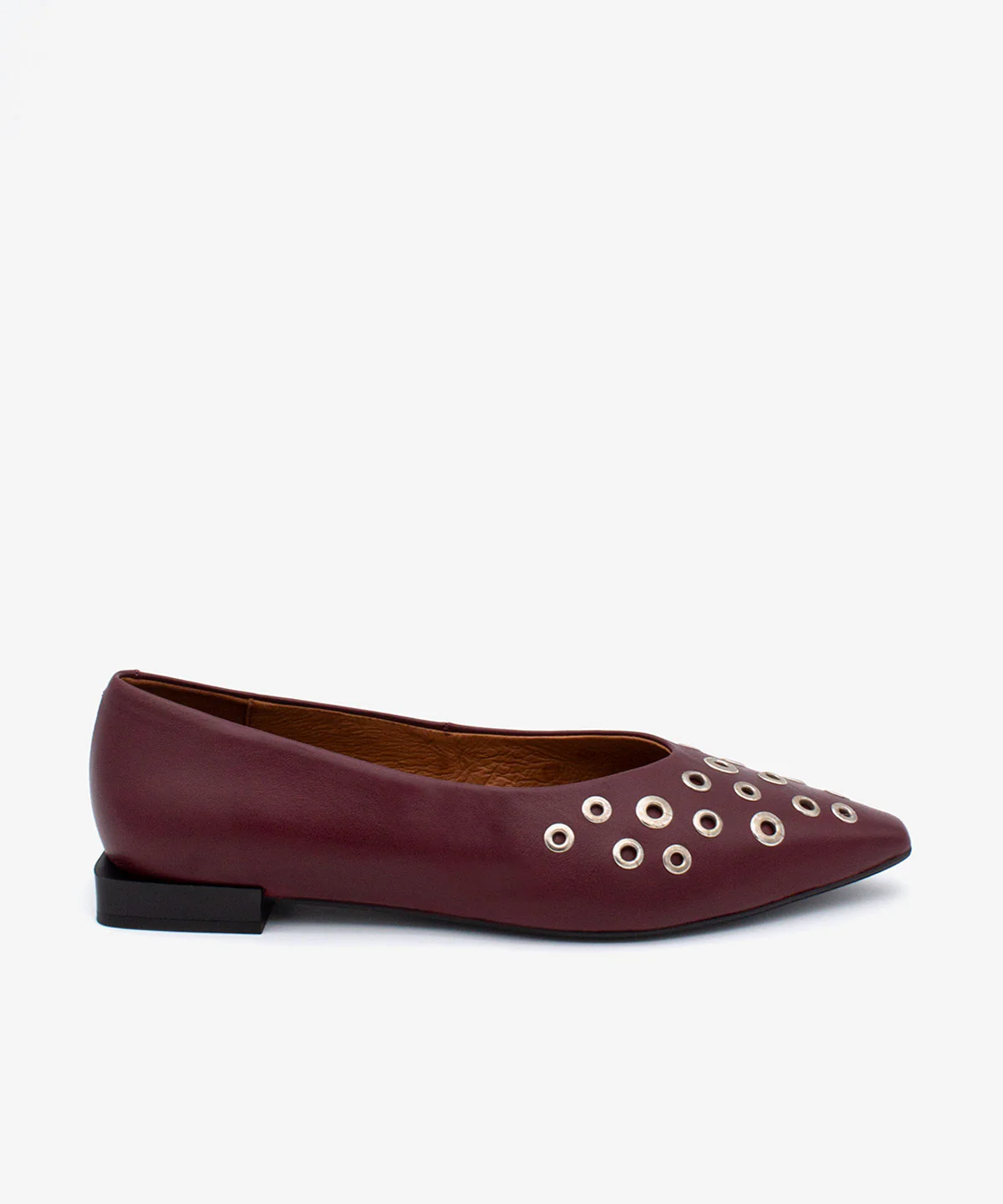 SILA – Bailarina de piel con punta fina y tachas redondas - Image 7