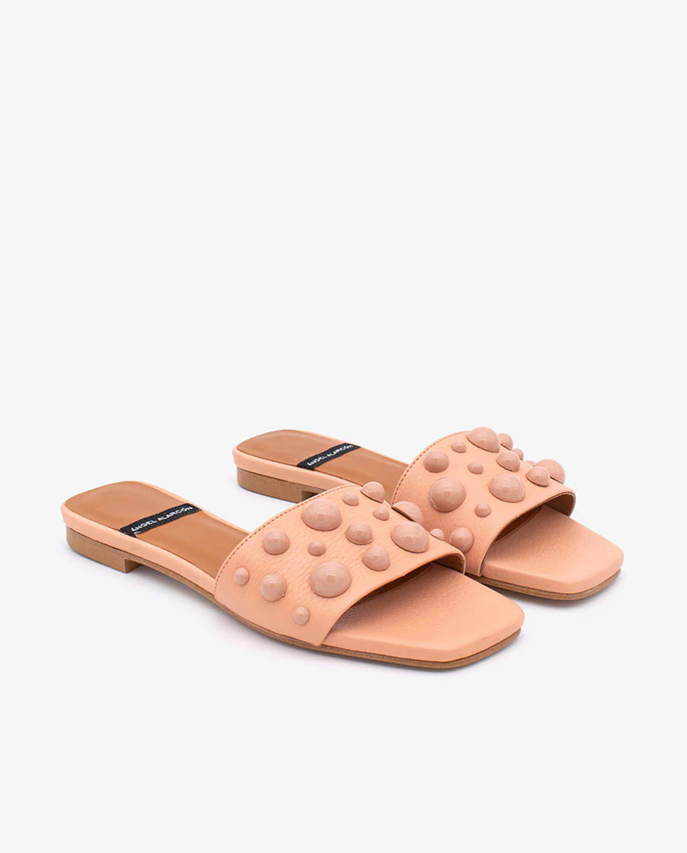 SYLVIE – Zapatos planos en piel tipo mule abiertos con pala adornada con semiesferas - Image 13