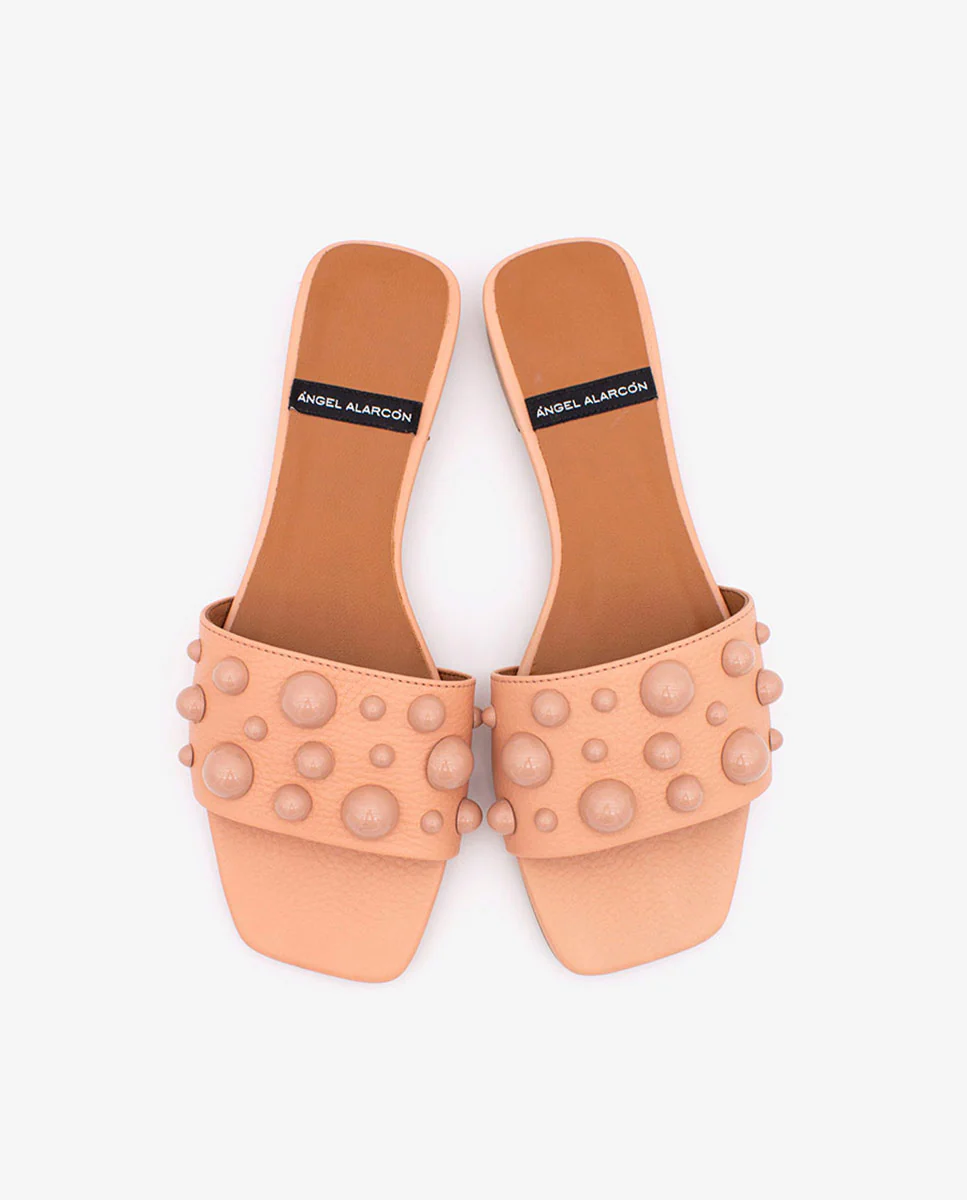 SYLVIE – Zapatos planos en piel tipo mule abiertos con pala adornada con semiesferas - Image 15