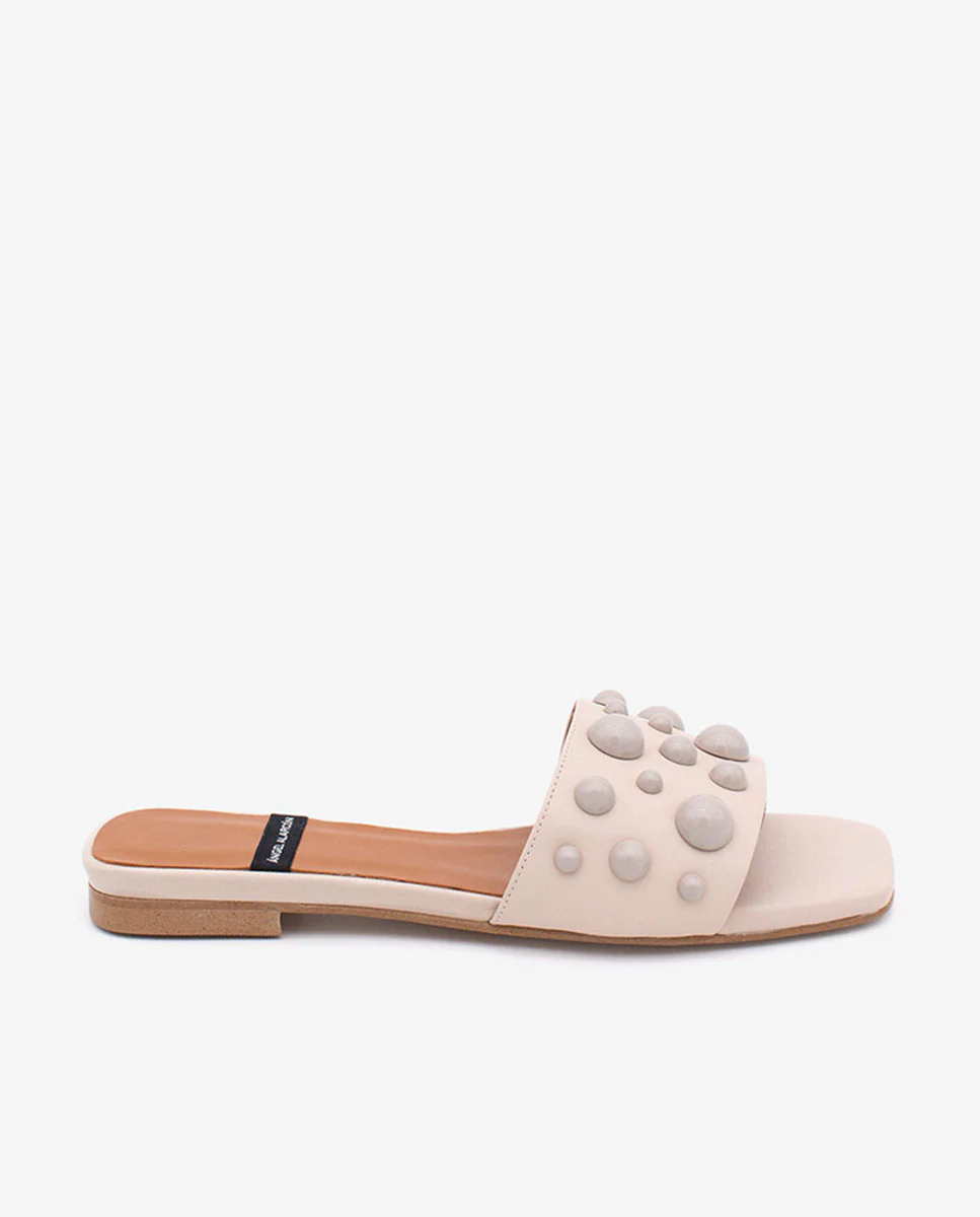 SYLVIE – Zapatos planos en piel tipo mule abiertos con pala adornada con semiesferas - Image 6