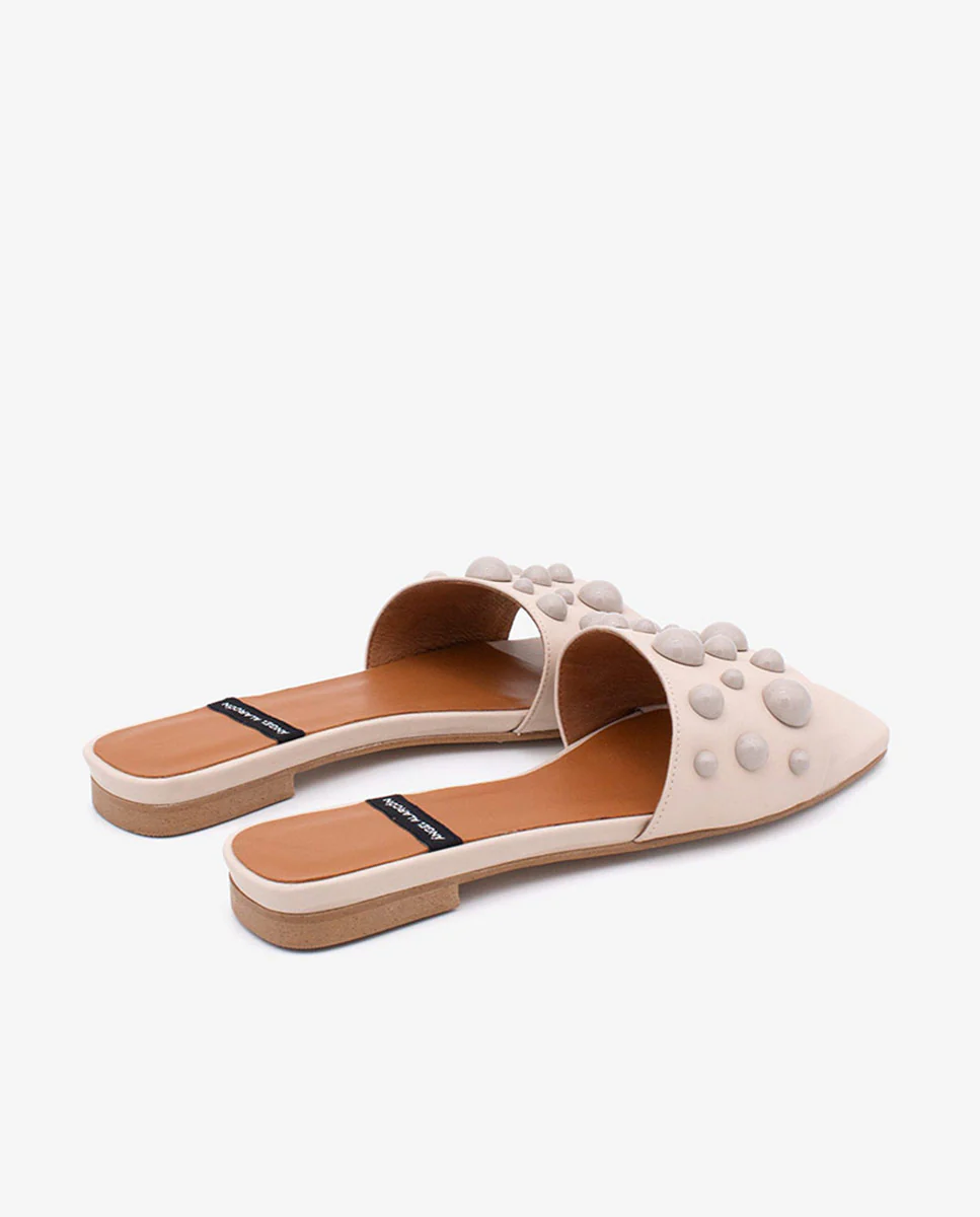 SYLVIE – Zapatos planos en piel tipo mule abiertos con pala adornada con semiesferas - Image 8