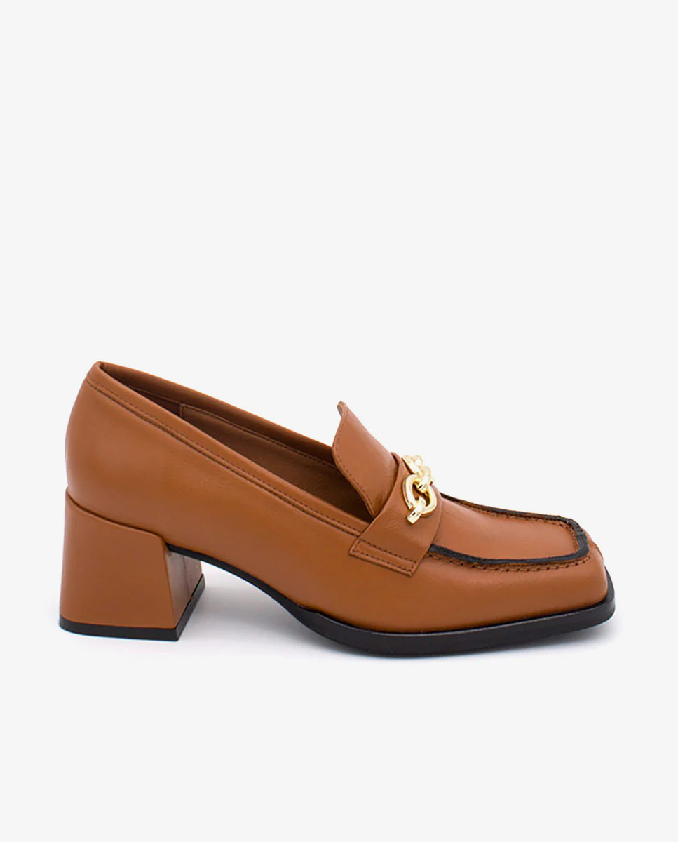 TERENCE – Mocasín de piel con adorno de cadena y tacón cómodo