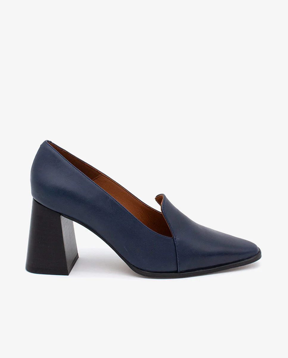 TRISPA – Mocasín de piel con tacón cuadrado y puntera fina